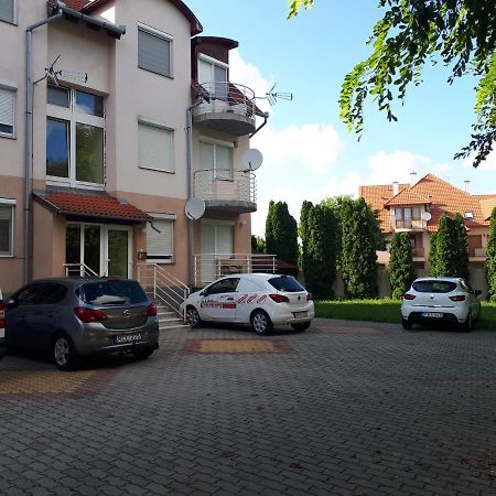 Katalin Apartman Хайдусобосло Экстерьер фото